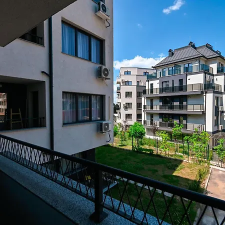 Rea Victoria - Stylish With Private Parking